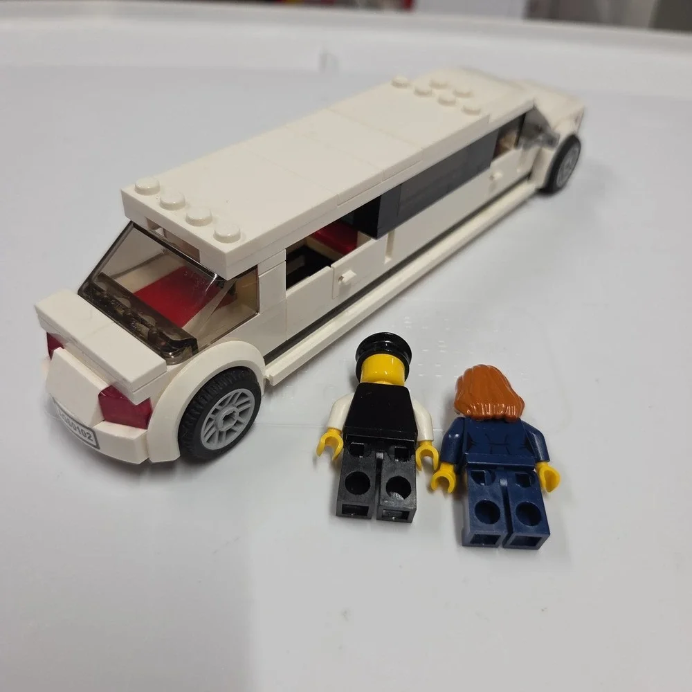 LEGO City 60102: Airport VIP Service Limousine ONLY Limo Rare
